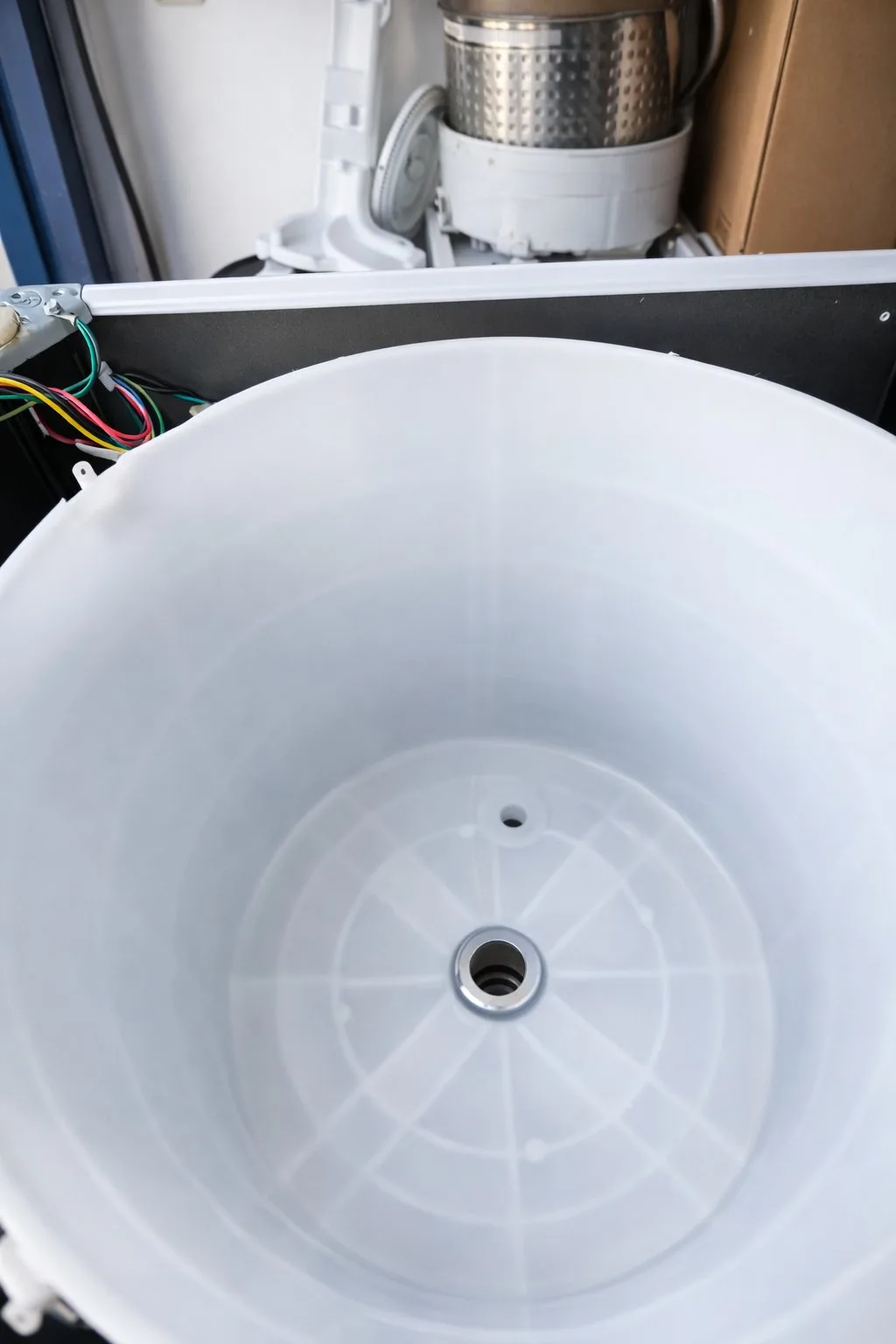 Máquina de lavar limpa após manutenção